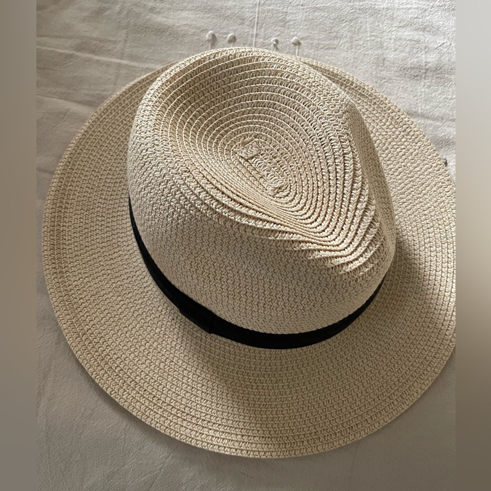 Adjustable beach fedora